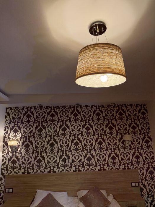 Vand set aplica tavan+ 2 aplice atasate deasupra noptierei