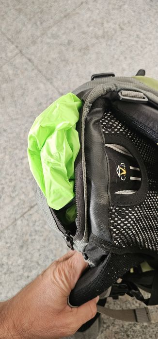 Vind rucsac FORCLAZ Air 40, nefolosit.