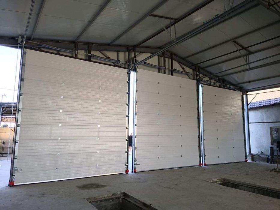 Usi de garaj producător