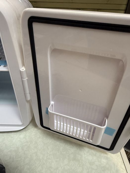 Преносим мини хладилник Russell Hobbs RH4CLR1001 4L/6