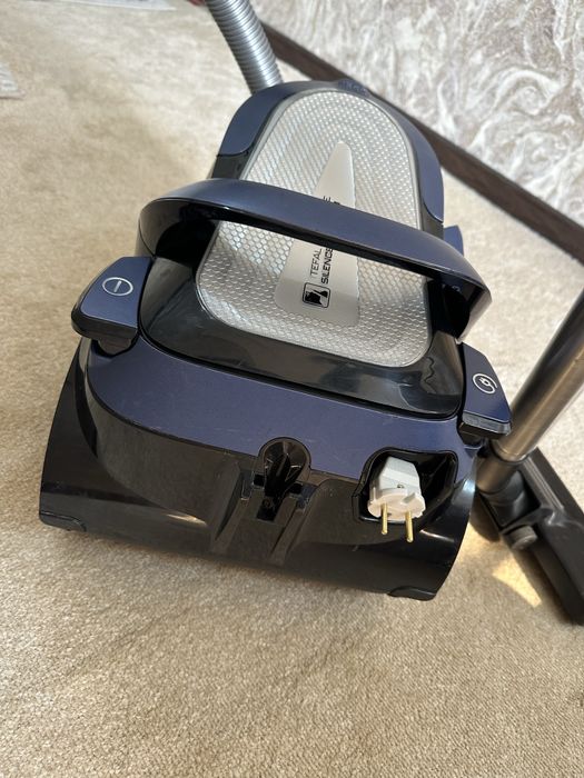 Пылесос в отличном состоянии Tefal