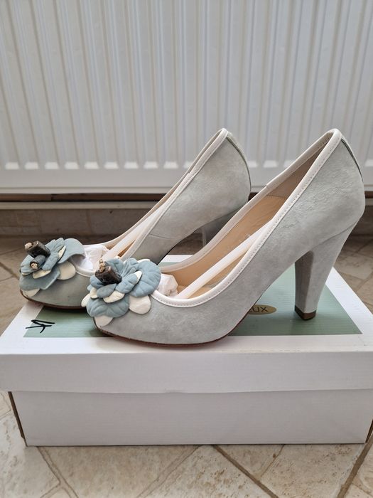Pantofii dama din  piele intoarsa