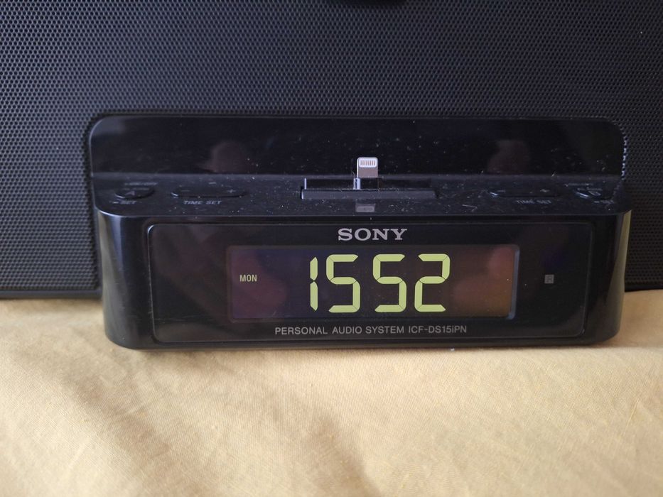 Radio Sony Dock Conector Lightning iPod iPhone cu ceas deşteptător