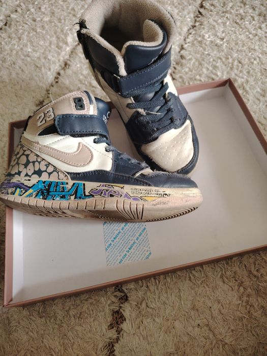 Продам кроссовки высокие