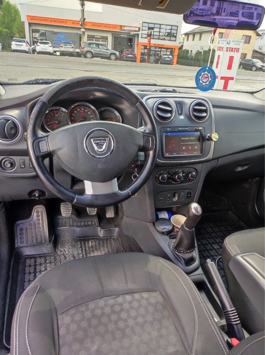 Vând Dacia Logan