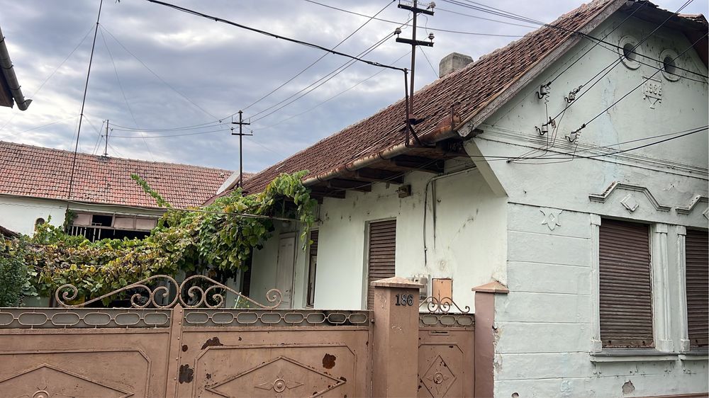 Ofer spre inchiriere casa mare cu teren 2000 mp pe Calea Timisorii