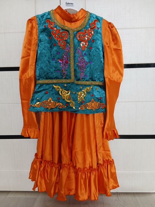 Продам казахский костюм для девочки