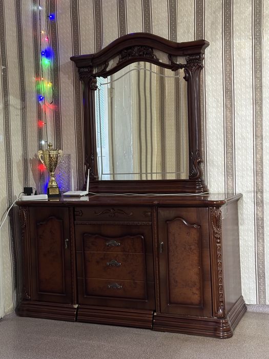 Роскошный спальный гарнитур