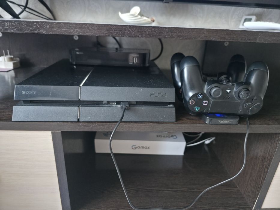 Продам Sony PlayStation 4