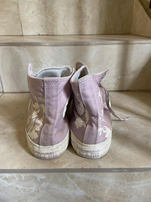 Използвани бледо лилави кецове Converse All Star. Номер 39