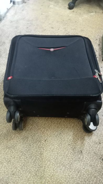 Продается чемодан бу в хорошем состоянии