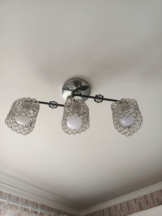 Продам люстру   в хорошем состоянии