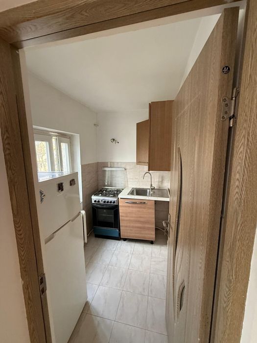 Închiriez garsonieră