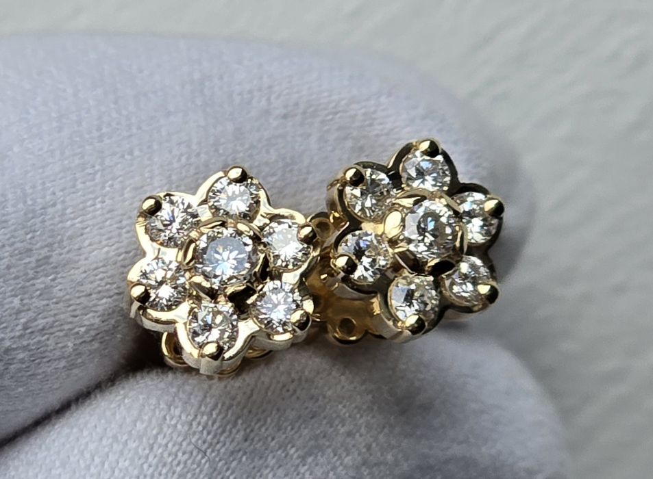 Cercei din aur cu diamante naturale realizat manual