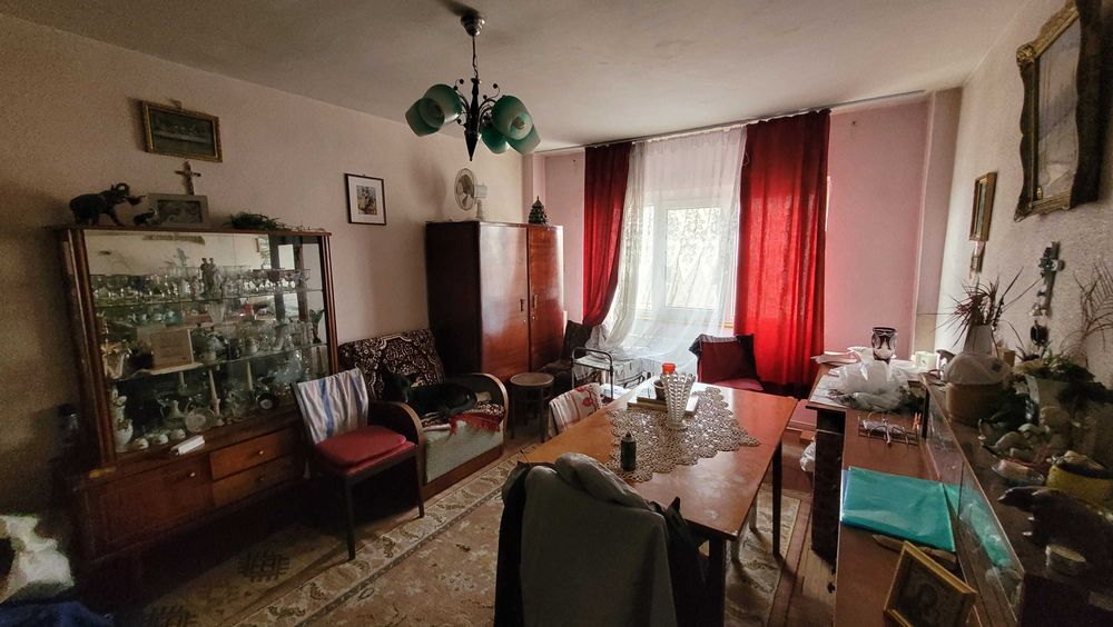 VAND AP3 cam Dec  Roman Nt R Musat ,propietar , predare imediata , partial renovat ,