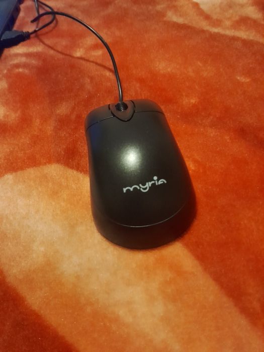Laptop AMD A4 4GB RAM, Windows 10. Bun pentru lucru de birou, citiți descrierea.vând.urgent!