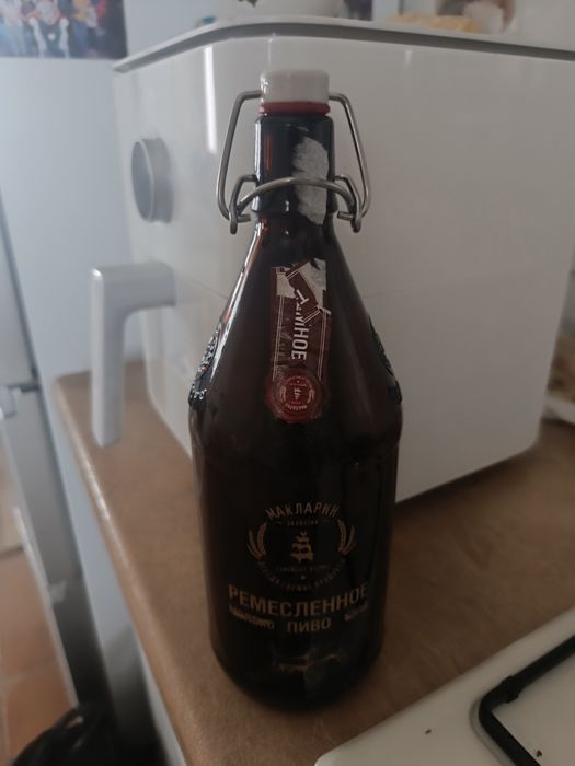 Бутылки с бугельной пробкой,