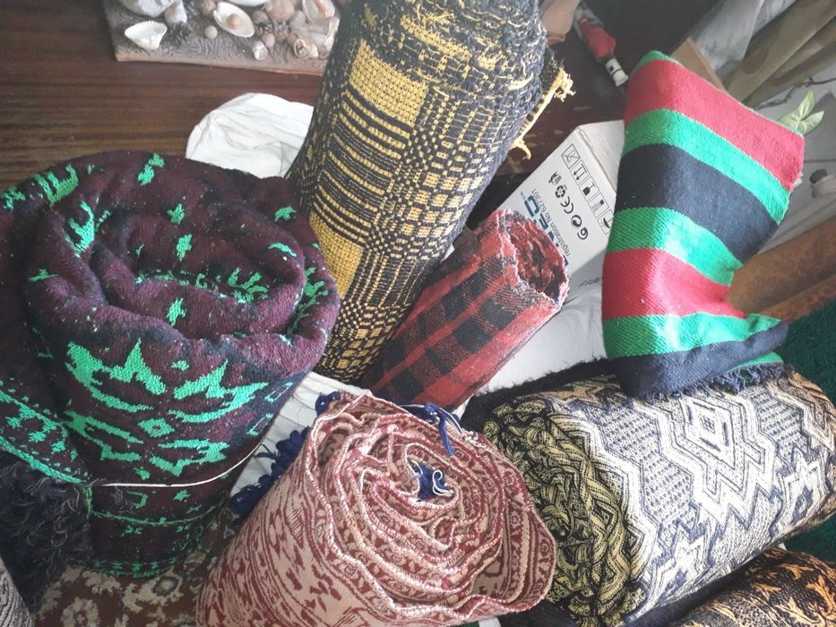 Килим жълто и черно