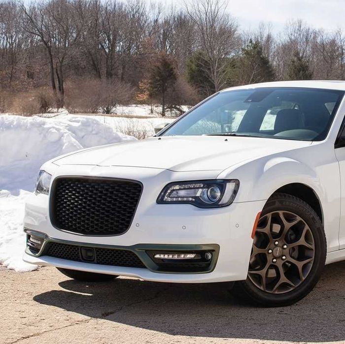 Комплект предна SRT броня с DRL и халогени за Chrysler 300C 2012- 2023