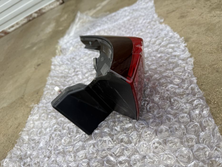 Задний фонарь правая