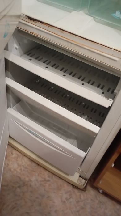 Холодильник б/у.