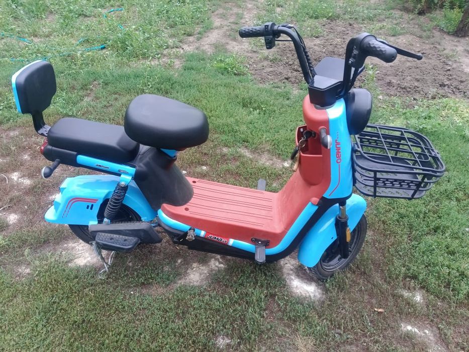 Электроскутер сатылады.