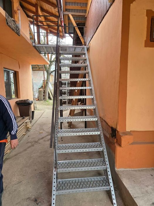 Confectionam scarii metalice zincate exterioare și pentru incendii , platforme, podete si balustrazi profesionale la cererea clientului . Asiguram tra
