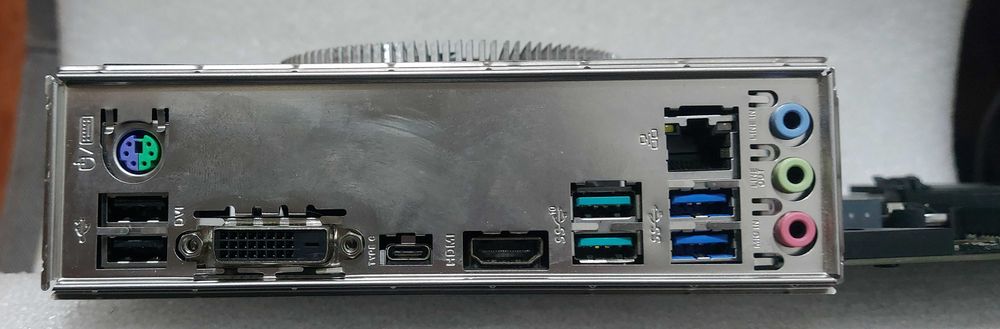 KIT I7 9700K 3,6Ghz + ASUS TUF Z370-PLUS GAMING + Cooler IdCooling