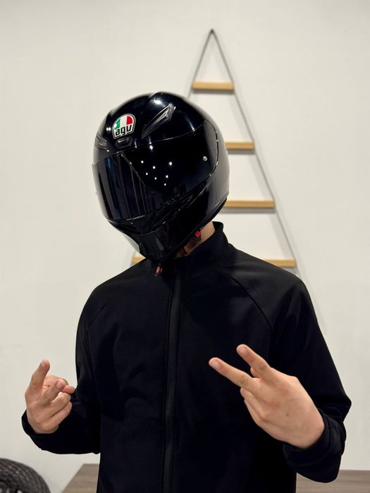 Продам оригинальный шлем AGV K1 (Gloss Black) с темным визором