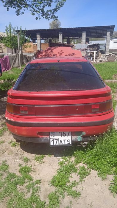 Mazda 323 год:1990
