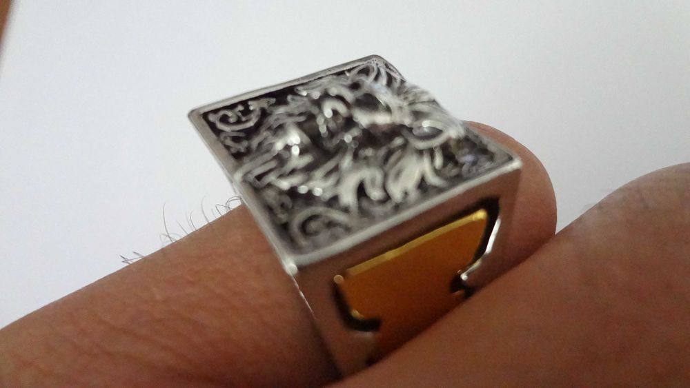 Ефектен винтидж пръстен с тайно отделение