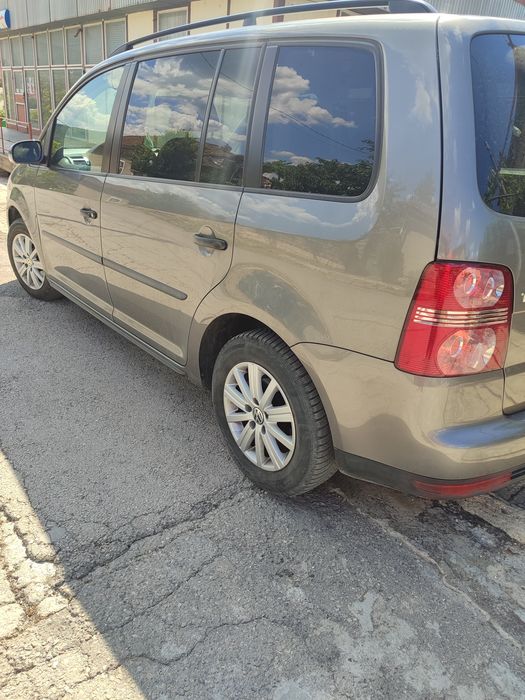 Продавам Vw Touran 1.9 TDI