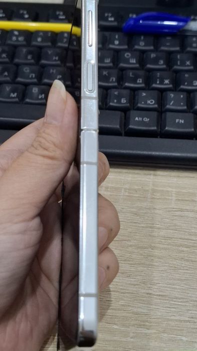 Срочно продам свой samsung flip 5 8/256
