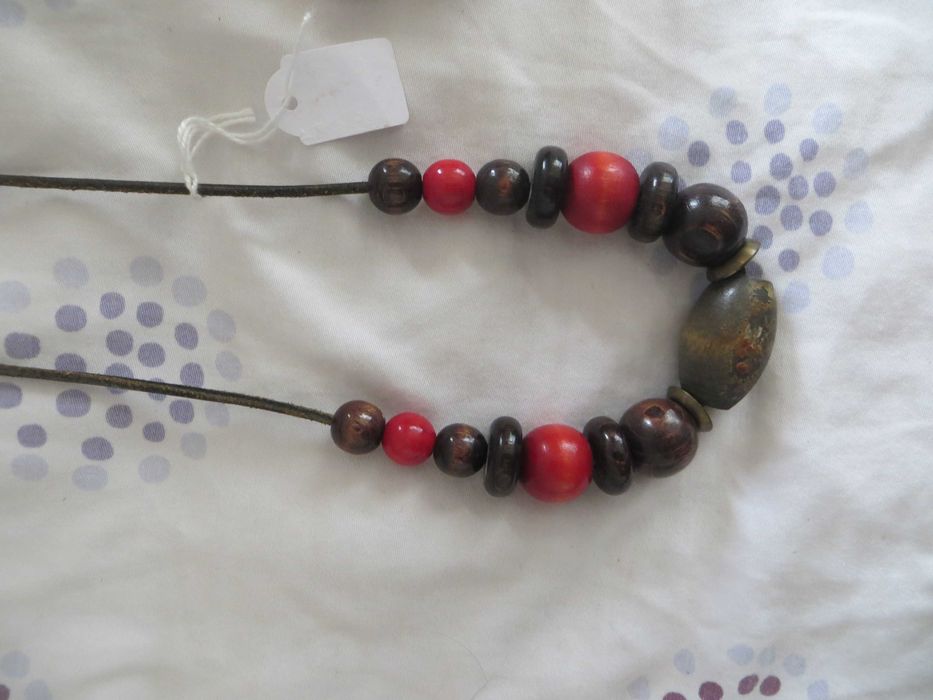 Бижута от естествени материали