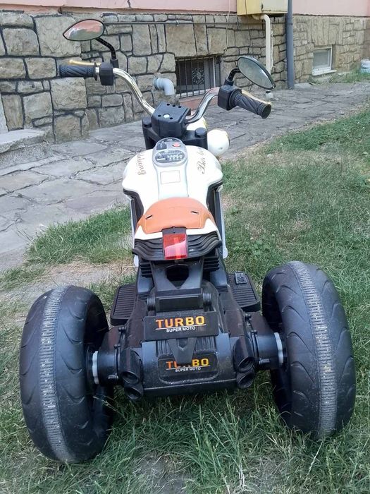 Акумулаторен мотор 12V