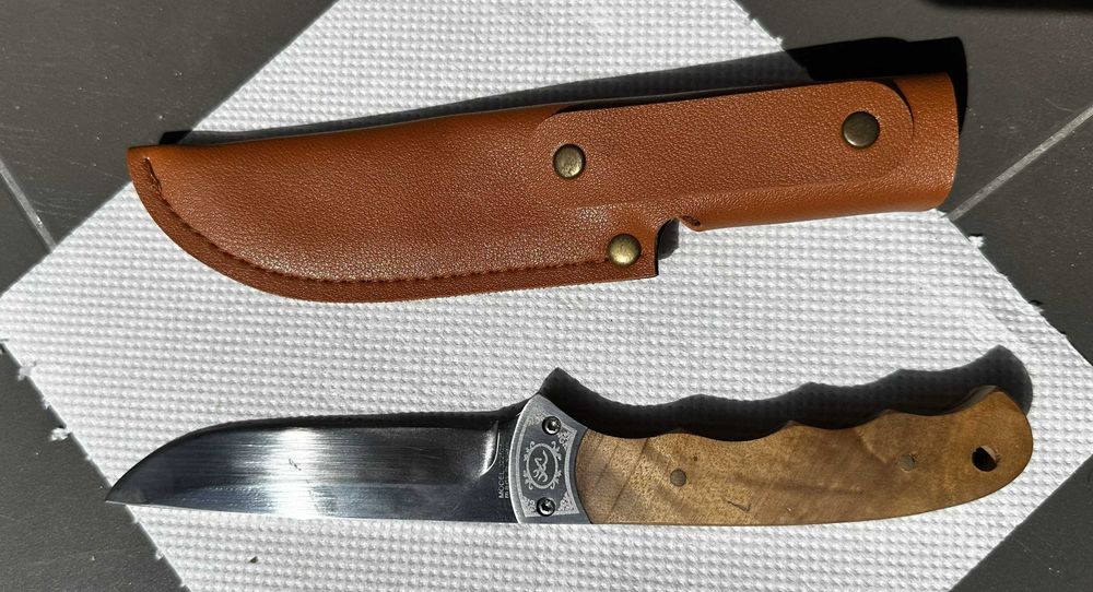 Продавам доста различни ножове