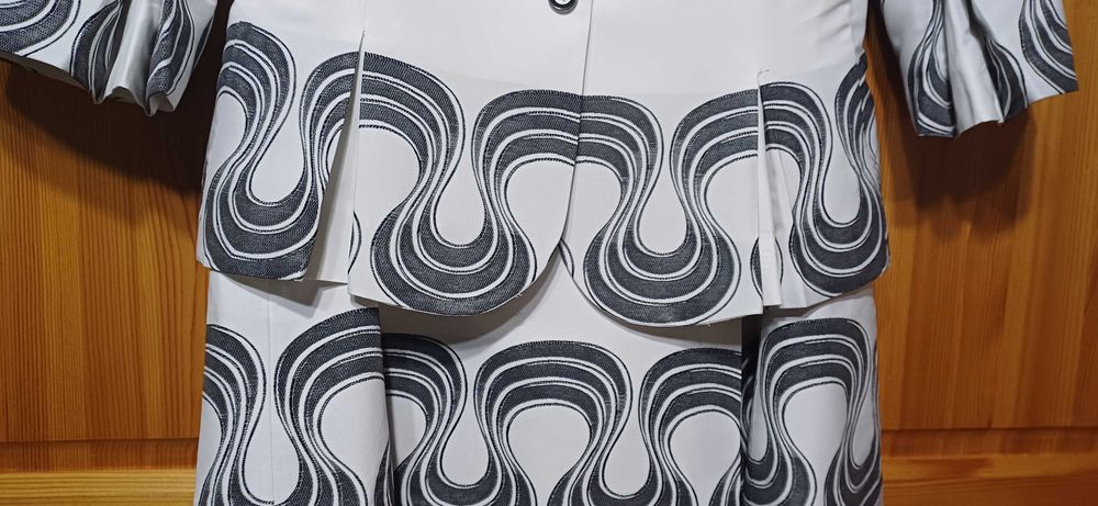 Шикозен Костюм на RHAPSODIE ! Стил и Класа! НОВ!