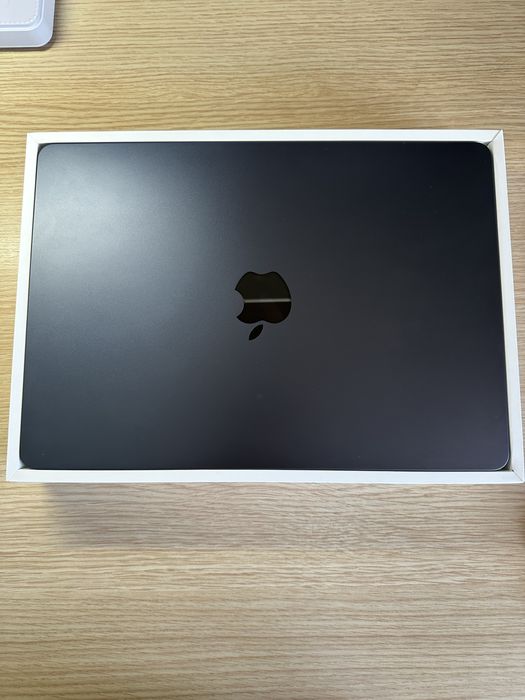 Продаю MacBook Air 2022(M2), 8/256