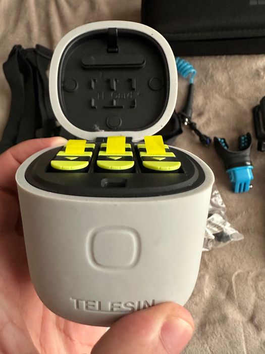 GoPro 9 black с допълнителни батерии и аксесоари.