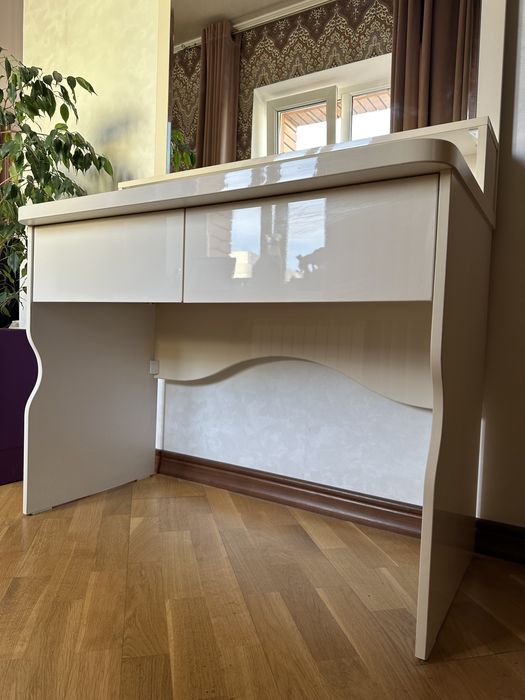 Туалетный столик