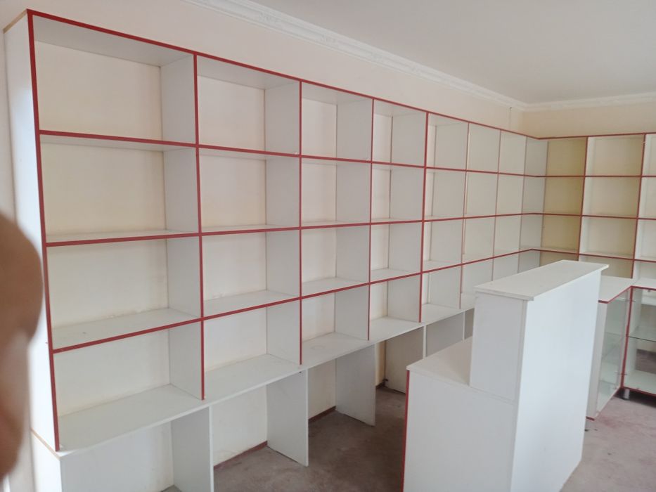 Magazin va oziq ovqat dokonlar uchun tayyor mebel vetrina perelavka