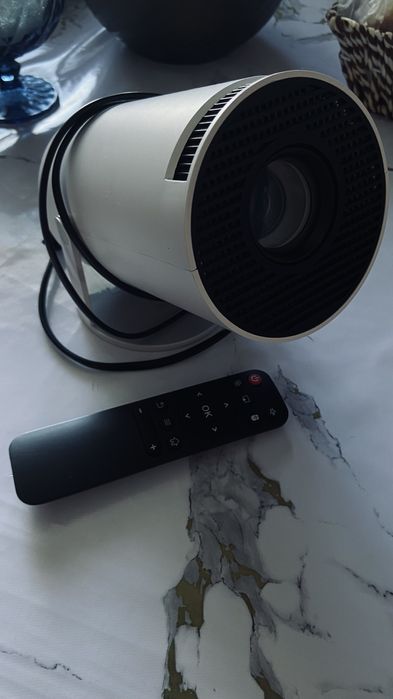 Продам проектор почти новый