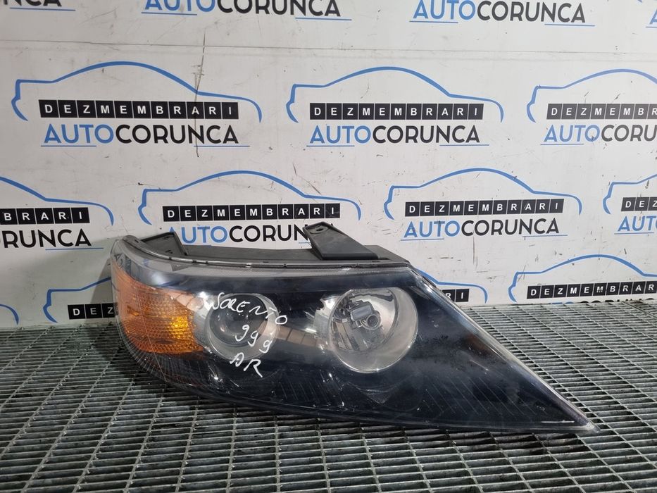 Far Dreapta Kia Sorento II 2009 - 2012 SUV 4 Usi (999) Fara xenon Garantie