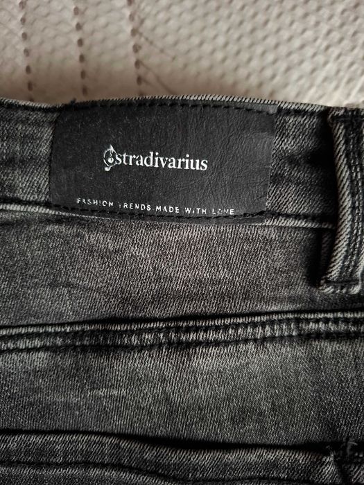 Дамски черни дънки Stradivarius с протъркан ефект - размер 36