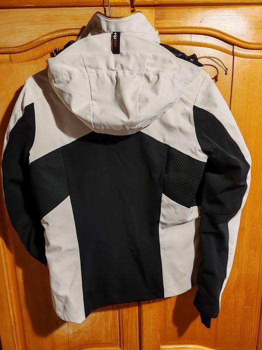 Маркова ски  екипировка.Нова,красива стилна.