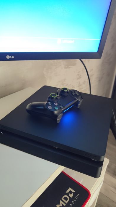 PlayStation 4 Slim ( Ps 4) + controller