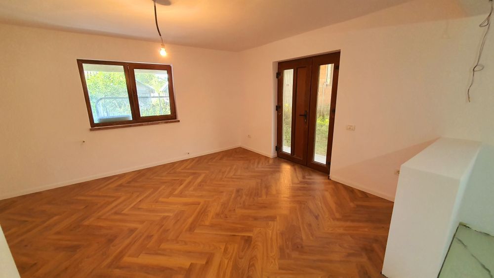 Vând casă nouă din cărămidă.