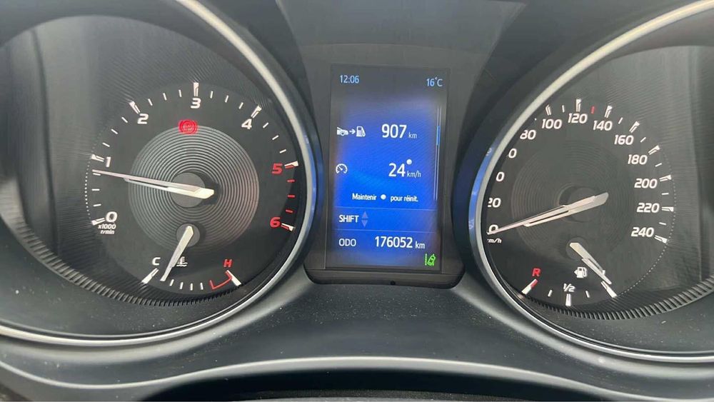 Toyota Avensis 2015