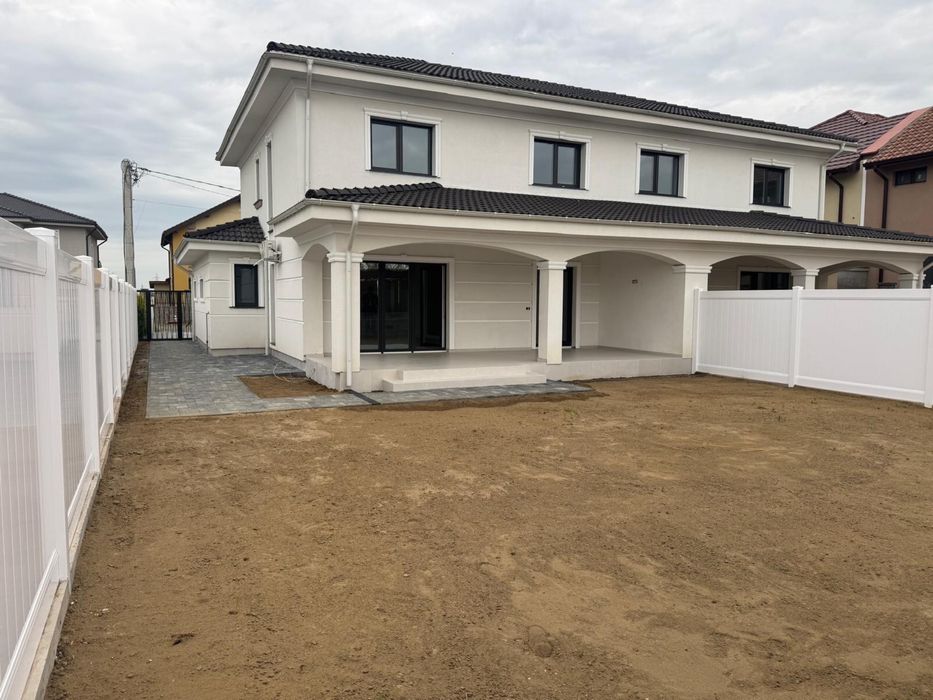 De vanzare Duplex cu garaj !