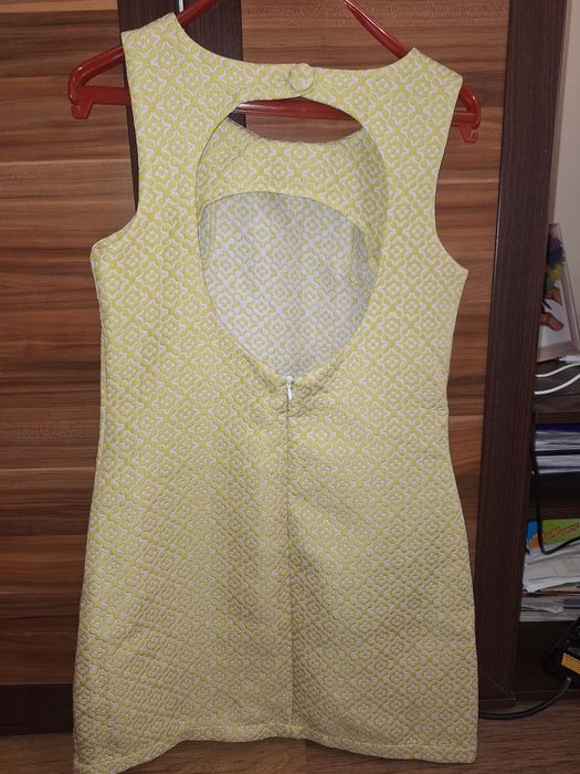 Дрехи на Guess, Zara, LOUCHE